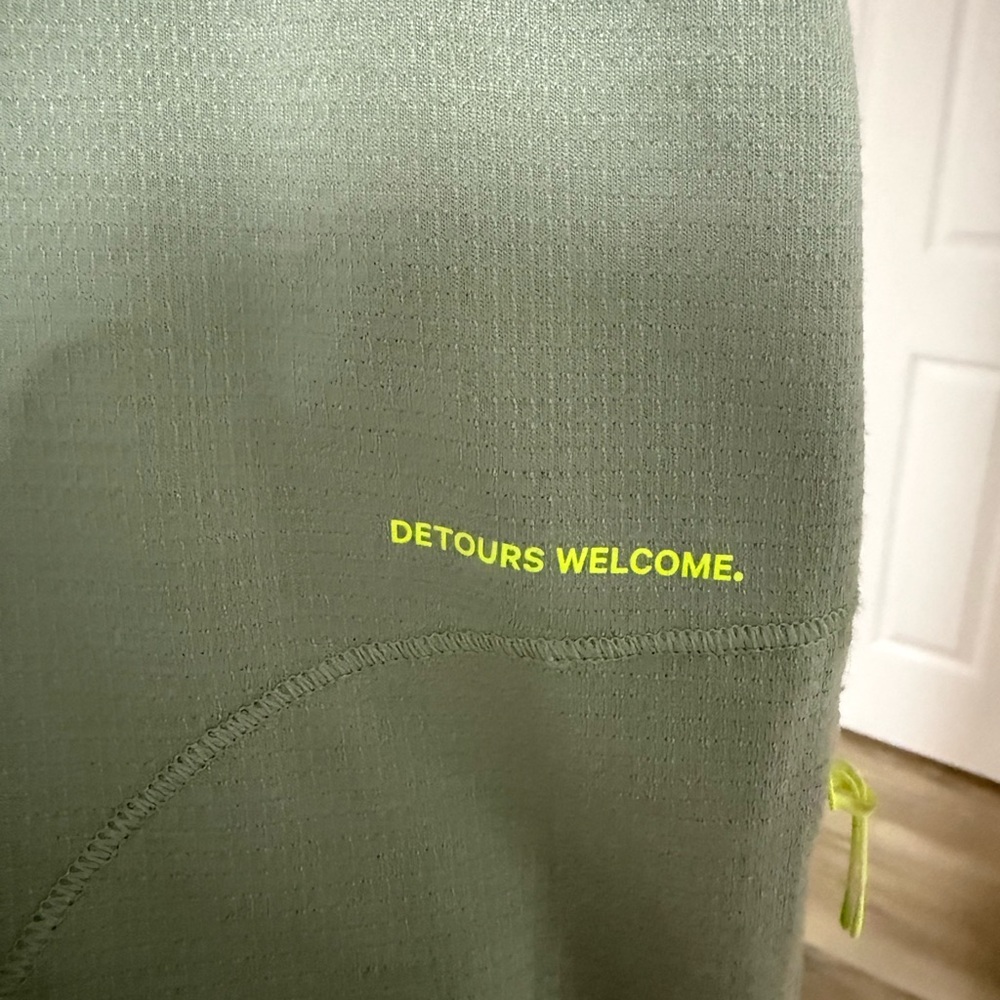 Lululemon Cinched Hem Women's Olive Green Athletic Top - Picture 3 of 6
